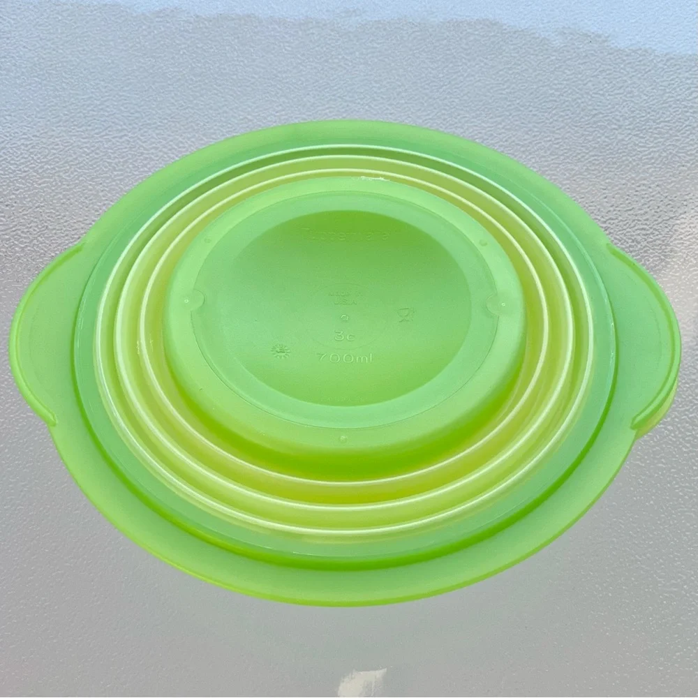 Tupperware Lime Green Space Saving Collapsible Pop-Up 3-Cup/700 mL Bowl with Lid